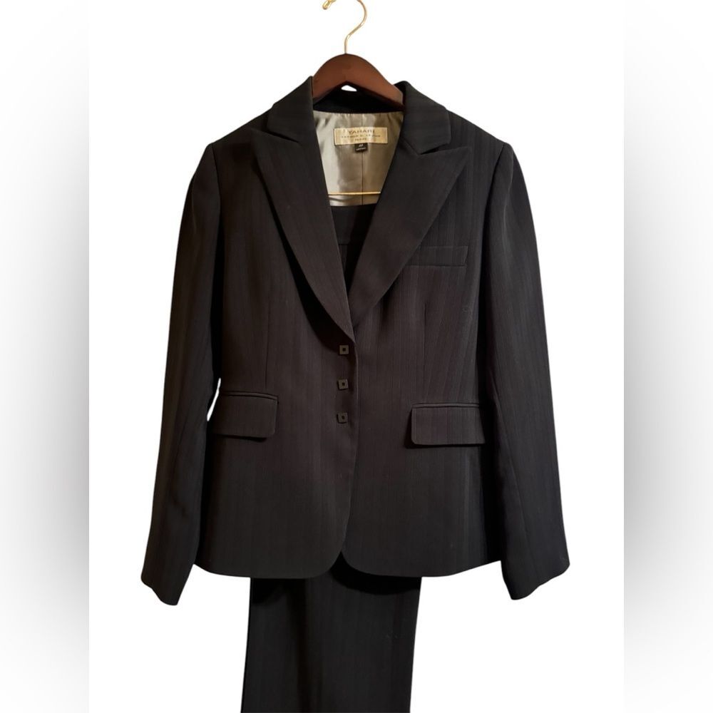 Tahari Arthur S. Levine Black 2 piece Pantsuit Size 4P
